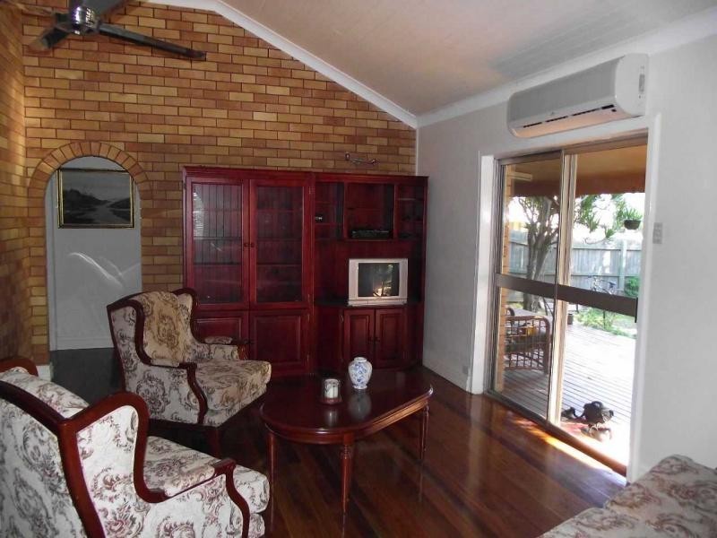 8 Squire Street, Macleay Island QLD 4184