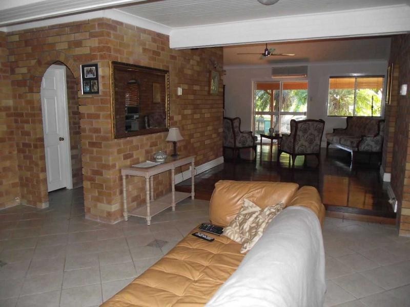 8 Squire Street, Macleay Island QLD 4184