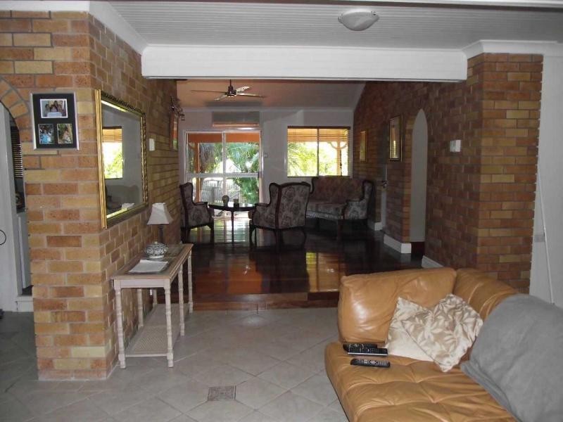 8 Squire Street, Macleay Island QLD 4184