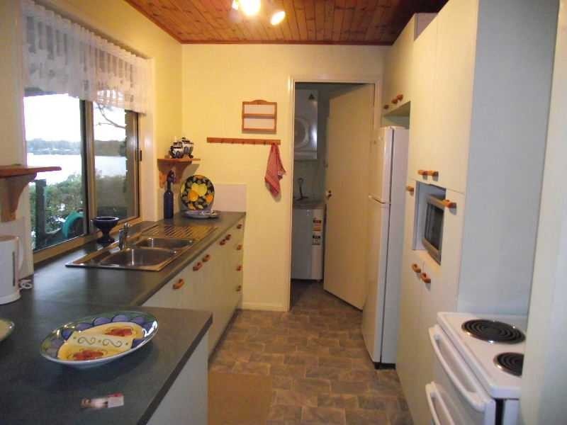 6 Cowes Street, Macleay Island QLD 4184