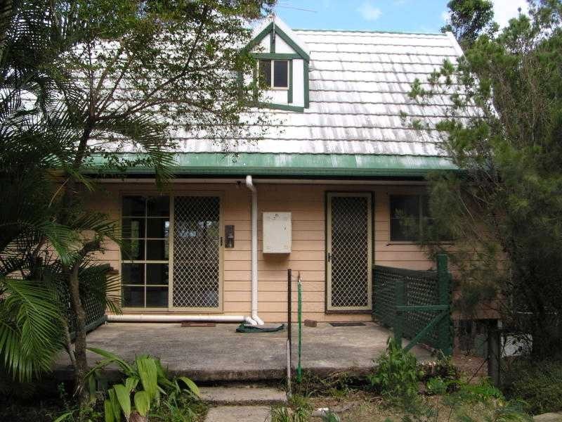 15 Golden Sands Boulevard, Macleay Island QLD 4184