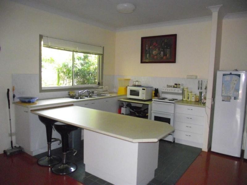 34 Noyes Parade, Karragarra Island QLD 4184