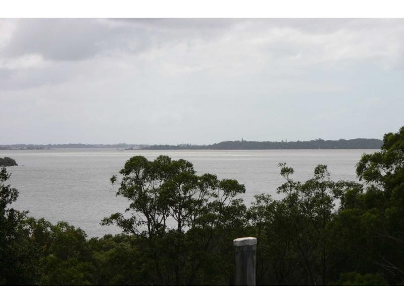 27 Charles Terrace, Macleay Island QLD 4184