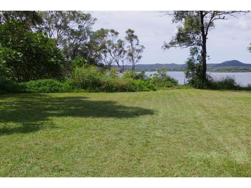30 Tina Avenue, Lamb Island QLD 4184