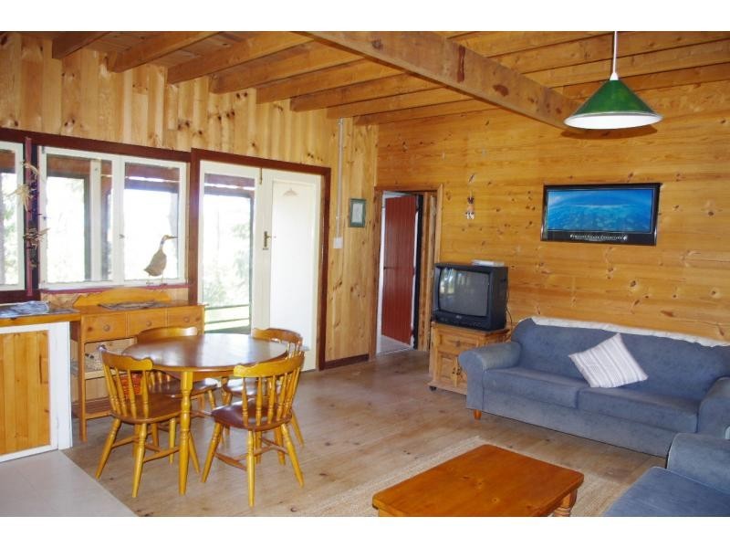 31 Calm Waters Crescent, Macleay Island QLD 4184