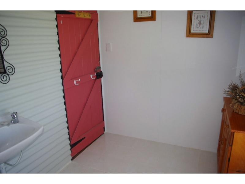 31 Calm Waters Crescent, Macleay Island QLD 4184