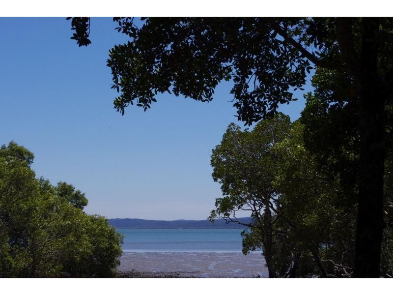 31 Calm Waters Crescent, Macleay Island QLD 4184
