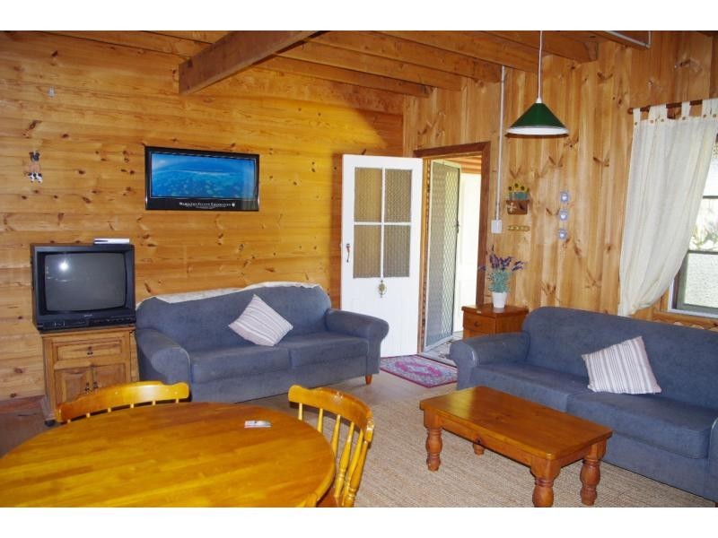 31 Calm Waters Crescent, Macleay Island QLD 4184