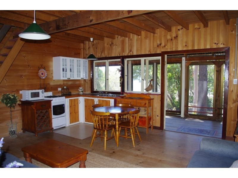 31 Calm Waters Crescent, Macleay Island QLD 4184