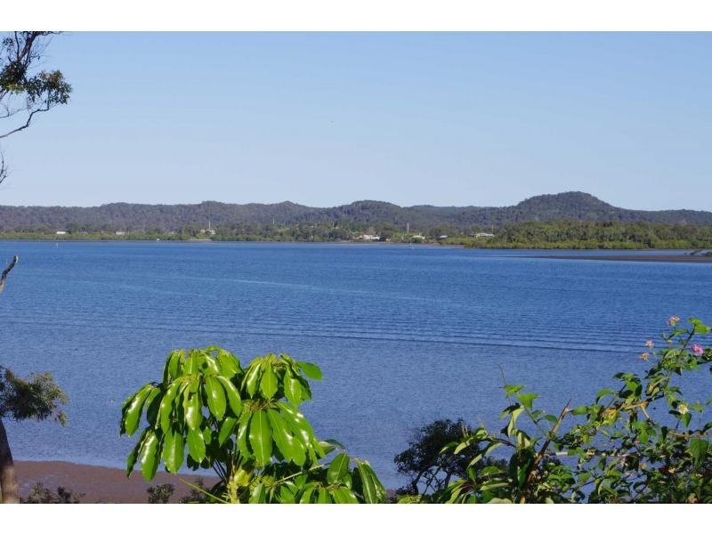 32 Tina Avenue, Lamb Island QLD 4184