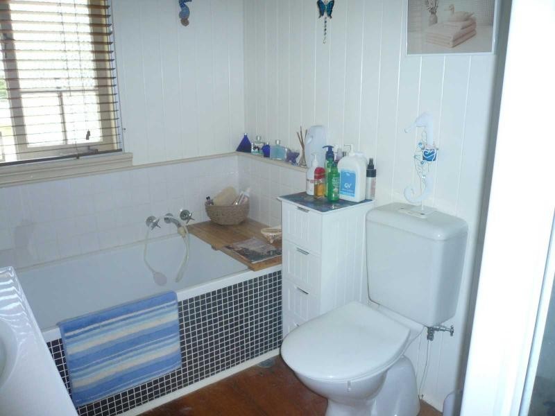 21 Columbia Street, Macleay Island QLD 4184