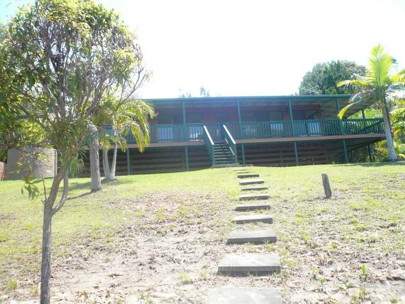 20-22 Weeroona Avenue, Macleay Island QLD 4184