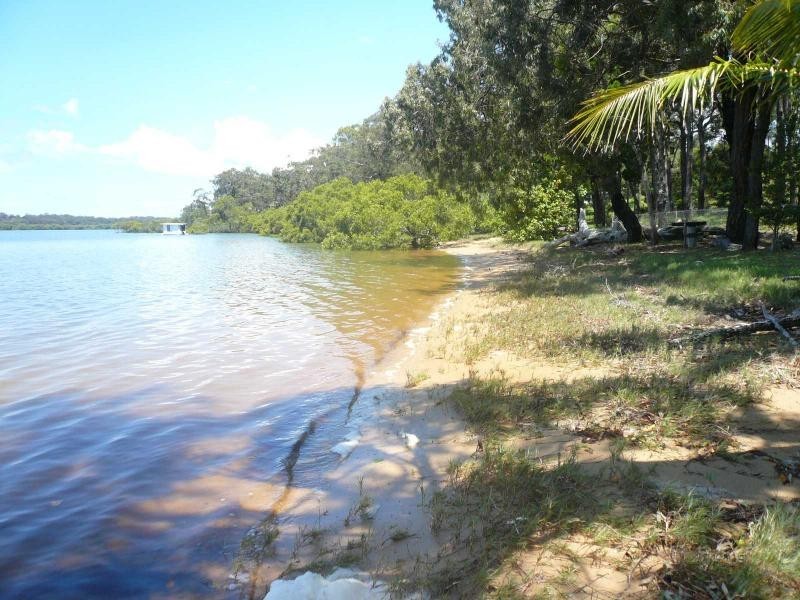 20-22 Weeroona Avenue, Macleay Island QLD 4184