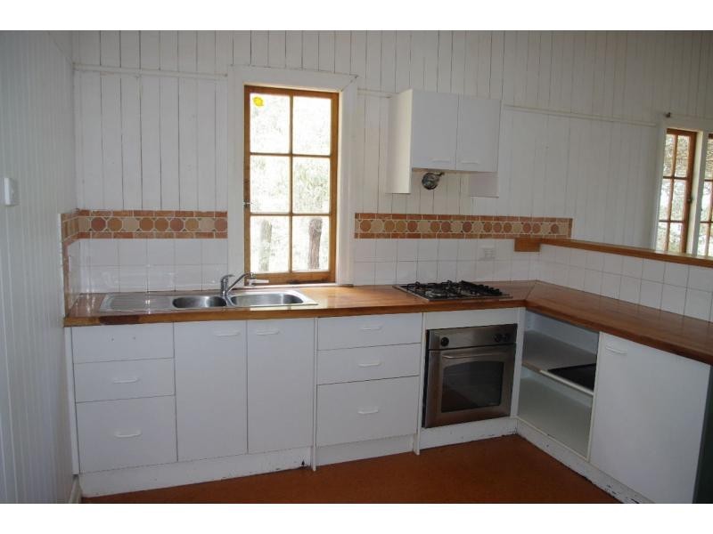 19 Cliff Terrace, Macleay Island QLD 4184