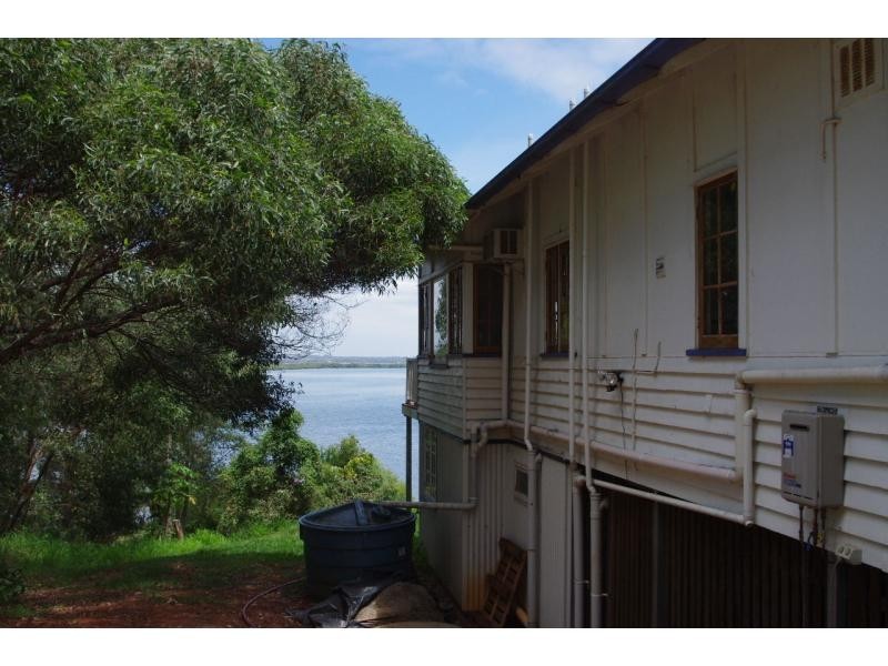 19 Cliff Terrace, Macleay Island QLD 4184
