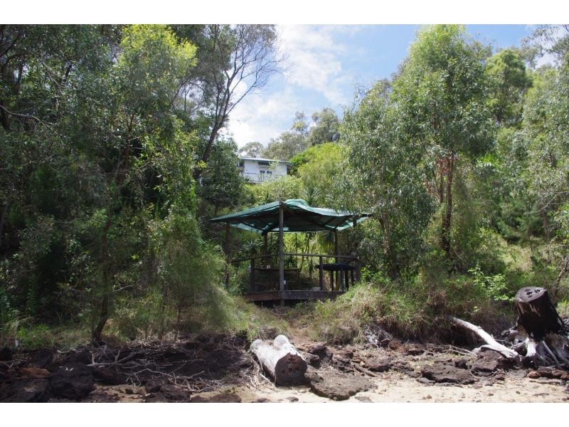 19 Cliff Terrace, Macleay Island QLD 4184