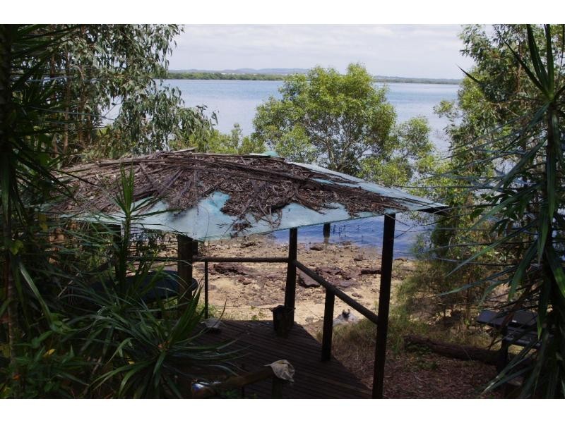 19 Cliff Terrace, Macleay Island QLD 4184