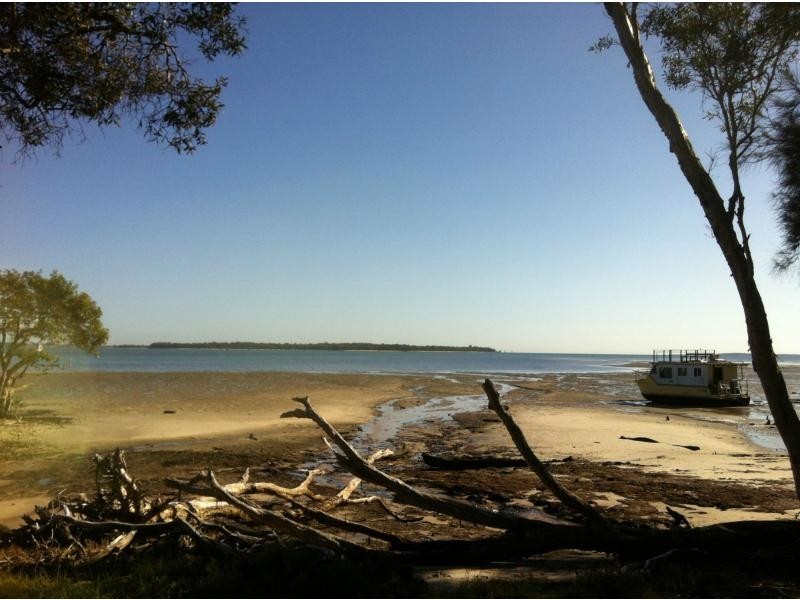 54 Coast Road, Macleay Island QLD 4184