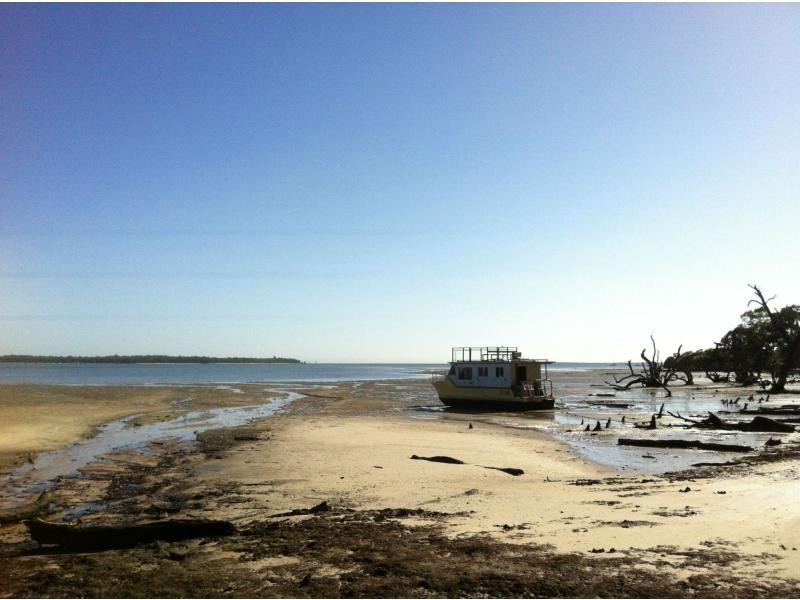 54 Coast Road, Macleay Island QLD 4184