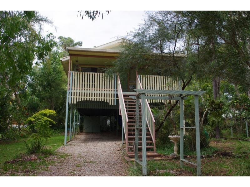 38 Blue Bay Crescent, Macleay Island QLD 4184