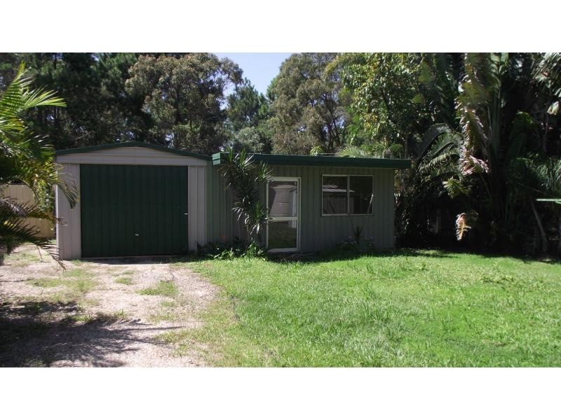 8 William Street, Macleay Island QLD 4184