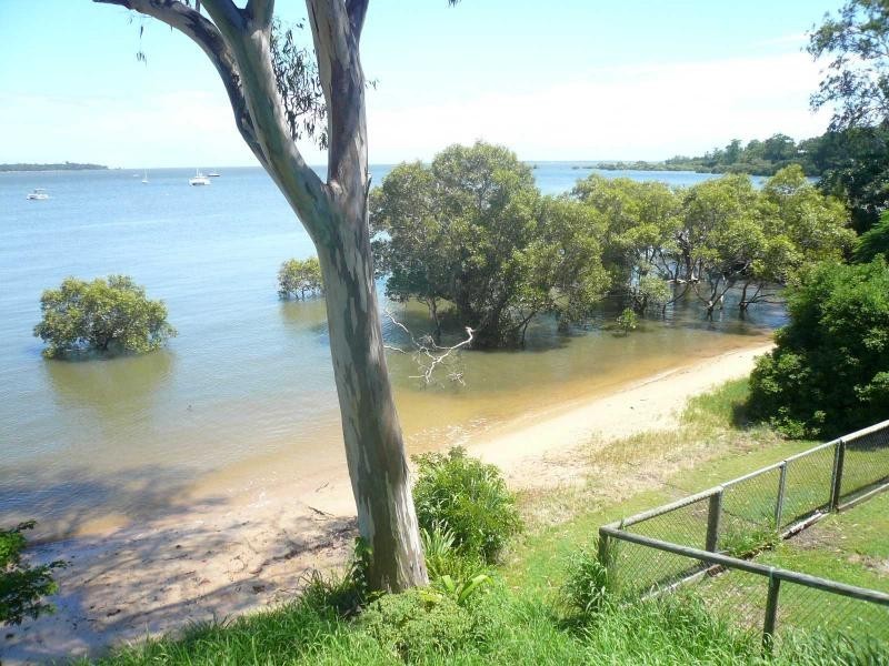 26 Kim Crescent, Macleay Island QLD 4184