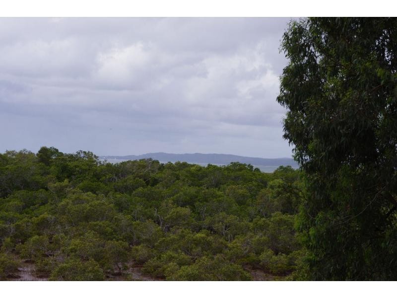 1 Causeway Drive, Macleay Island QLD 4184