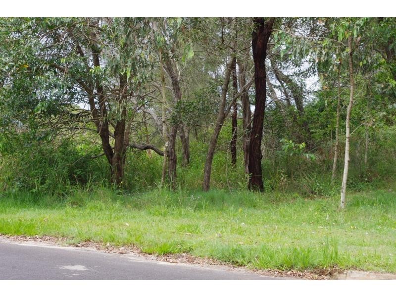 1 Causeway Drive, Macleay Island QLD 4184