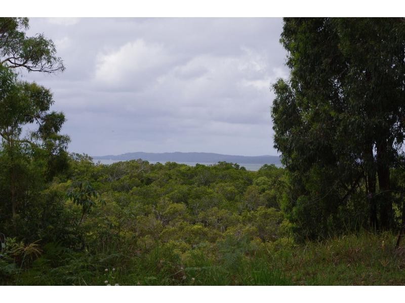 1 Causeway Drive, Macleay Island QLD 4184
