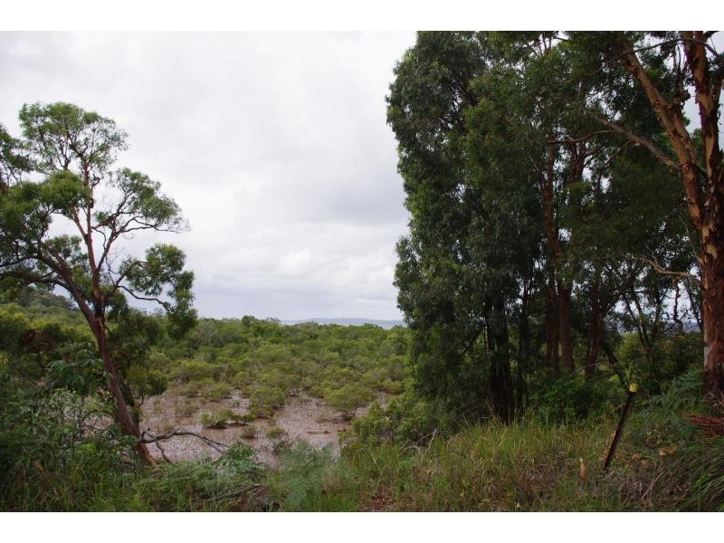 1 Causeway Drive, Macleay Island QLD 4184