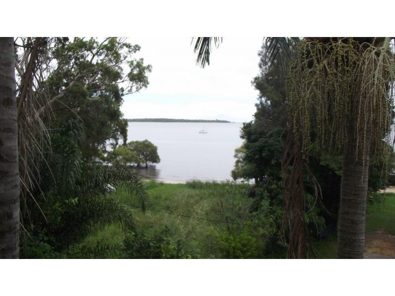 4 Whiting Street, Macleay Island QLD 4184