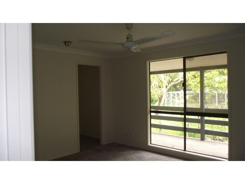 4 Whiting Street, Macleay Island QLD 4184