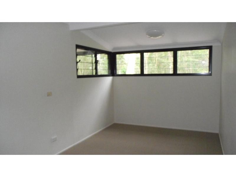 4 Whiting Street, Macleay Island QLD 4184