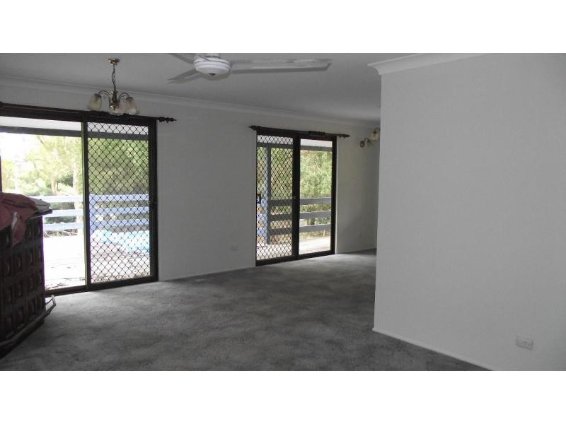 4 Whiting Street, Macleay Island QLD 4184