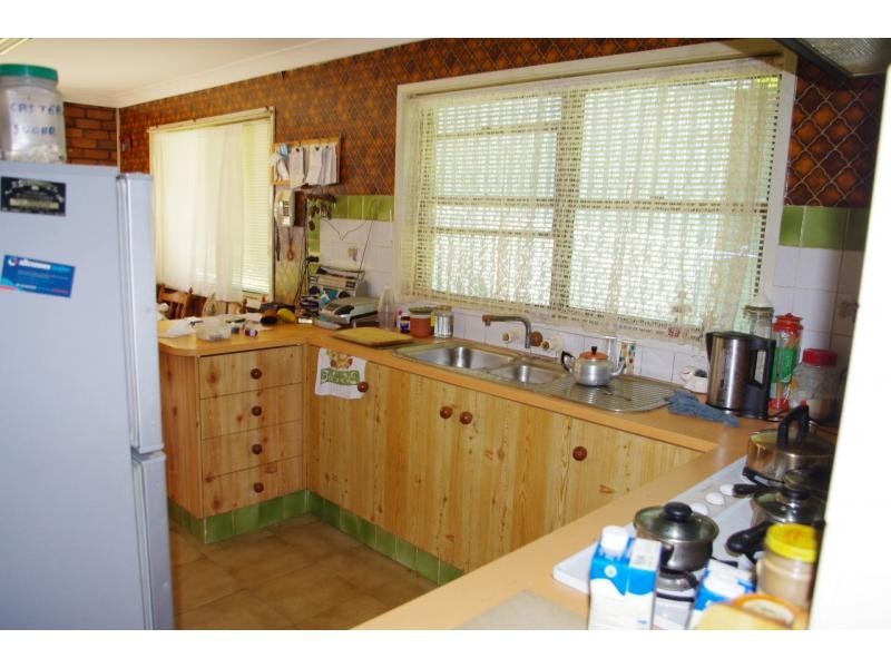 21 Leonie Crescent, Lamb Island QLD 4184