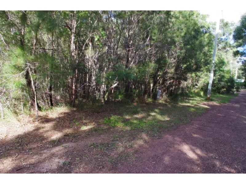 15 Flora Street, Lamb Island QLD 4184