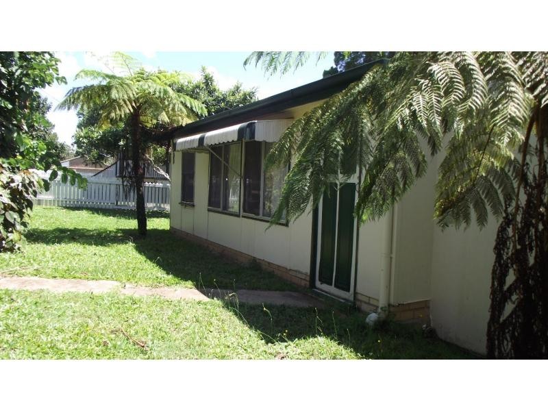 11 Squire Street, Macleay Island QLD 4184