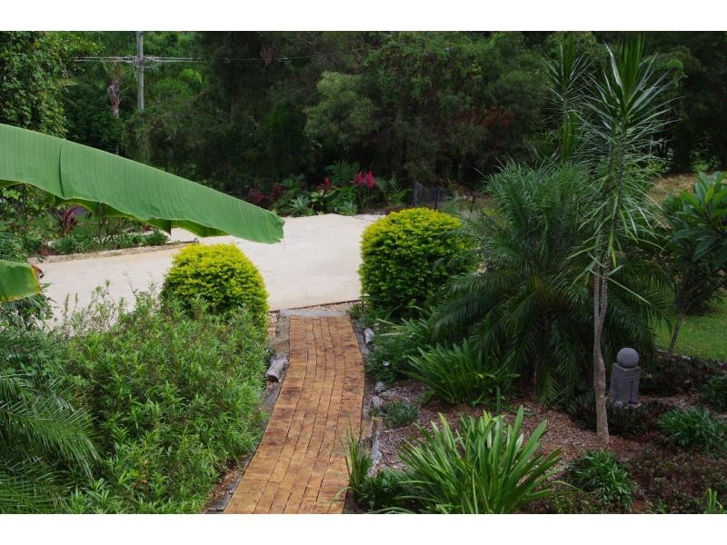 143 Lucas Drive, Lamb Island QLD 4184