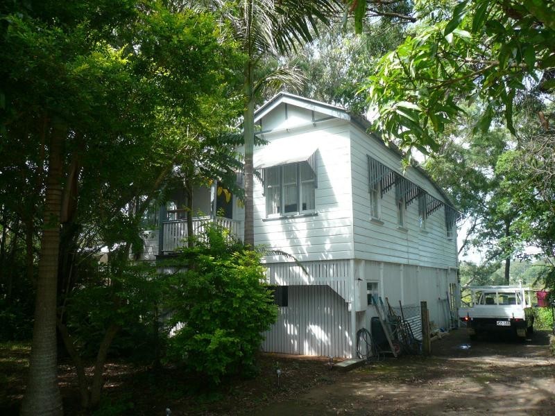 2 Waterside Drive, Macleay Island QLD 4184