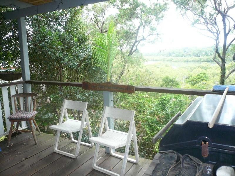 2 Waterside Drive, Macleay Island QLD 4184