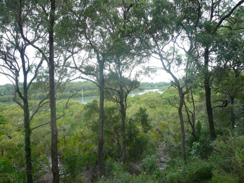 2 Waterside Drive, Macleay Island QLD 4184