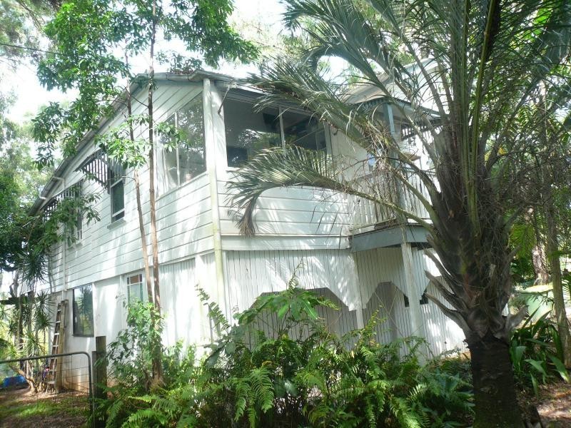 2 Waterside Drive, Macleay Island QLD 4184