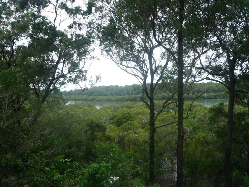 2 Waterside Drive, Macleay Island QLD 4184