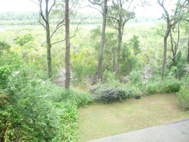 2 Waterside Drive, Macleay Island QLD 4184