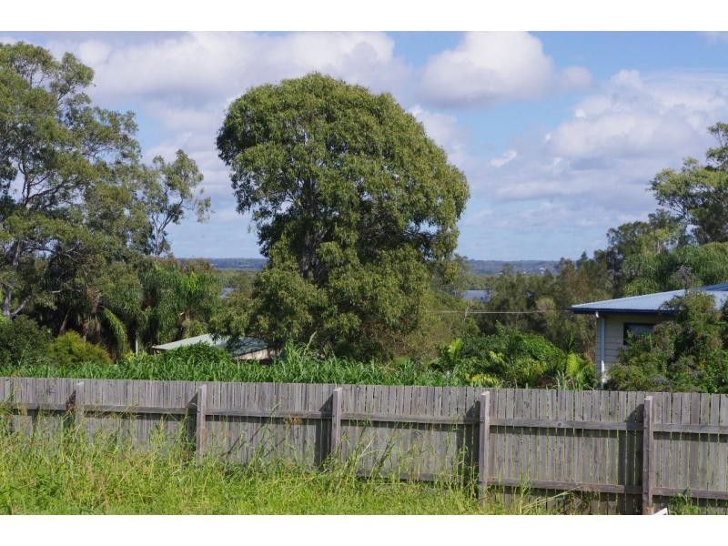 14 Eastbourne Terrace, Macleay Island QLD 4184