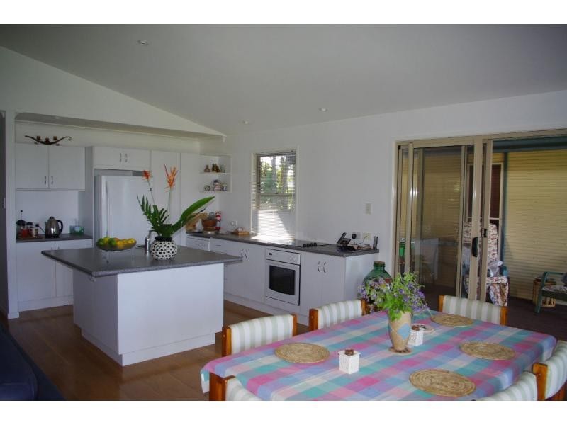 14 Bertram Road, Karragarra Island QLD 4184