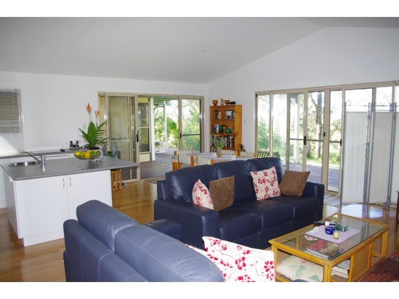 14 Bertram Road, Karragarra Island QLD 4184