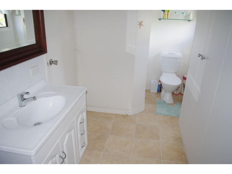 16 Noyes Parade, Karragarra Island QLD 4184