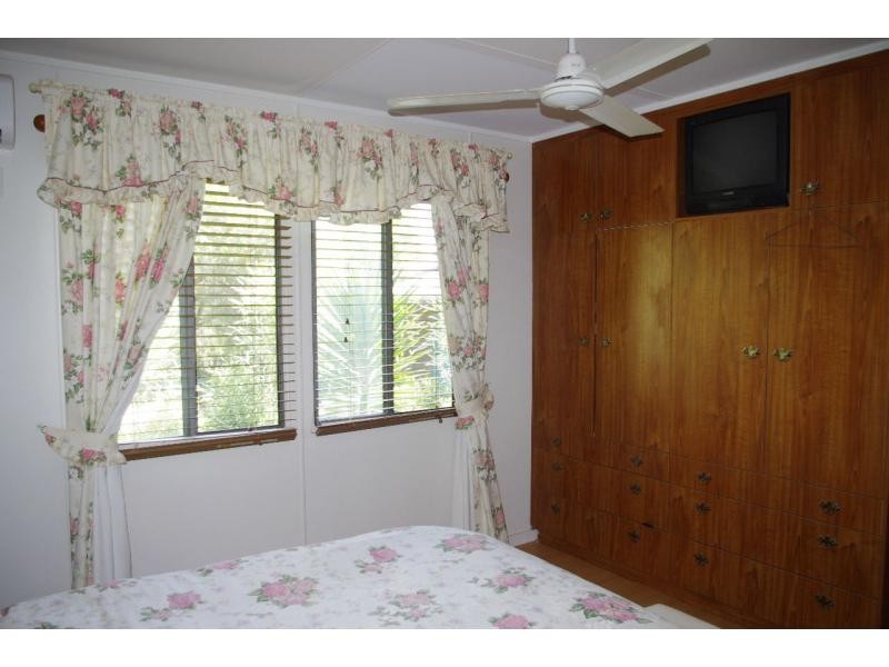 16 Noyes Parade, Karragarra Island QLD 4184