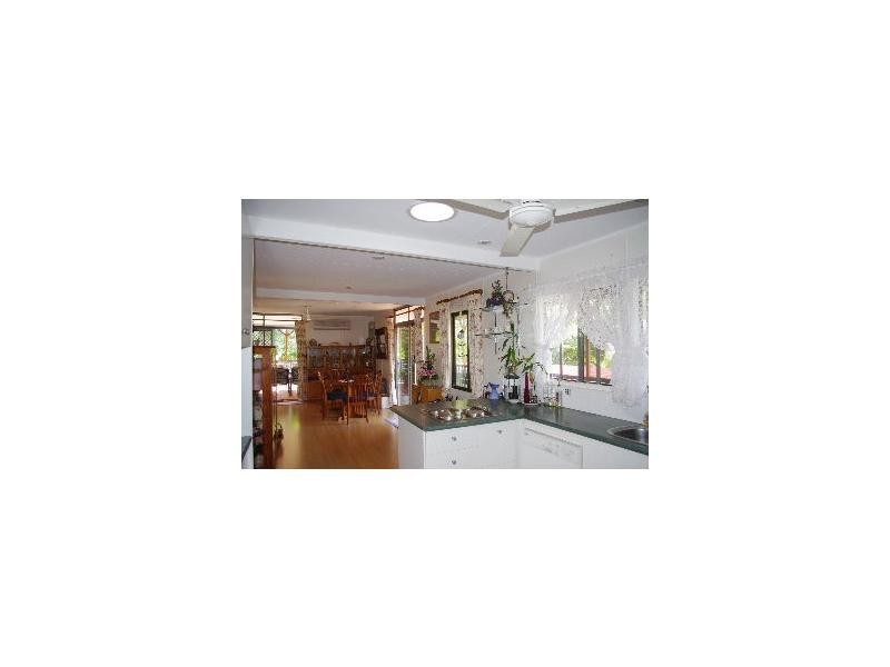 16 Noyes Parade, Karragarra Island QLD 4184